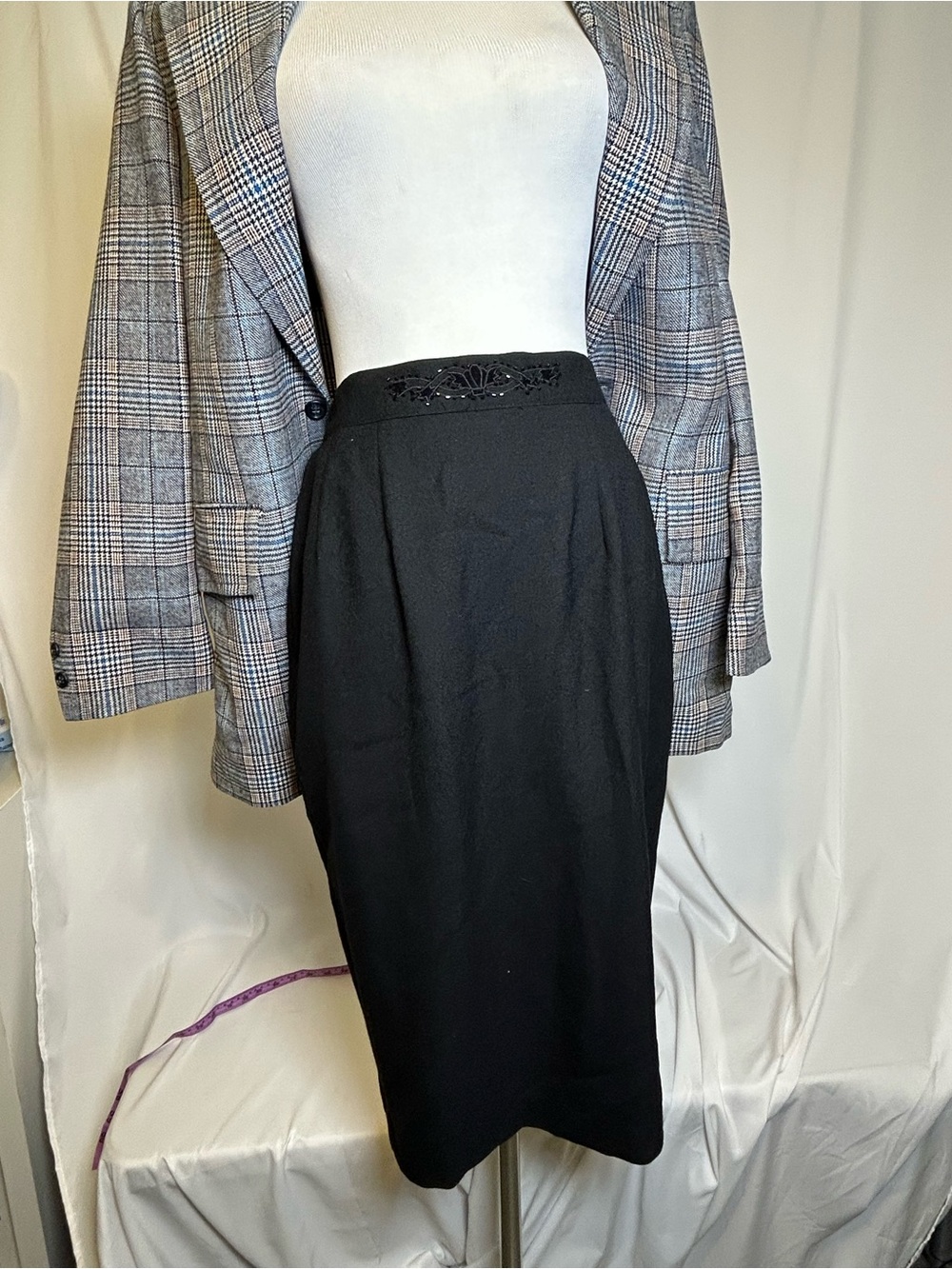 Vintage Classic Black Pencil Skirt with Embroidered Waist